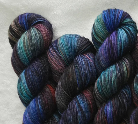 Dusk to Dawn Fibers - Hunter's Moon Fingering