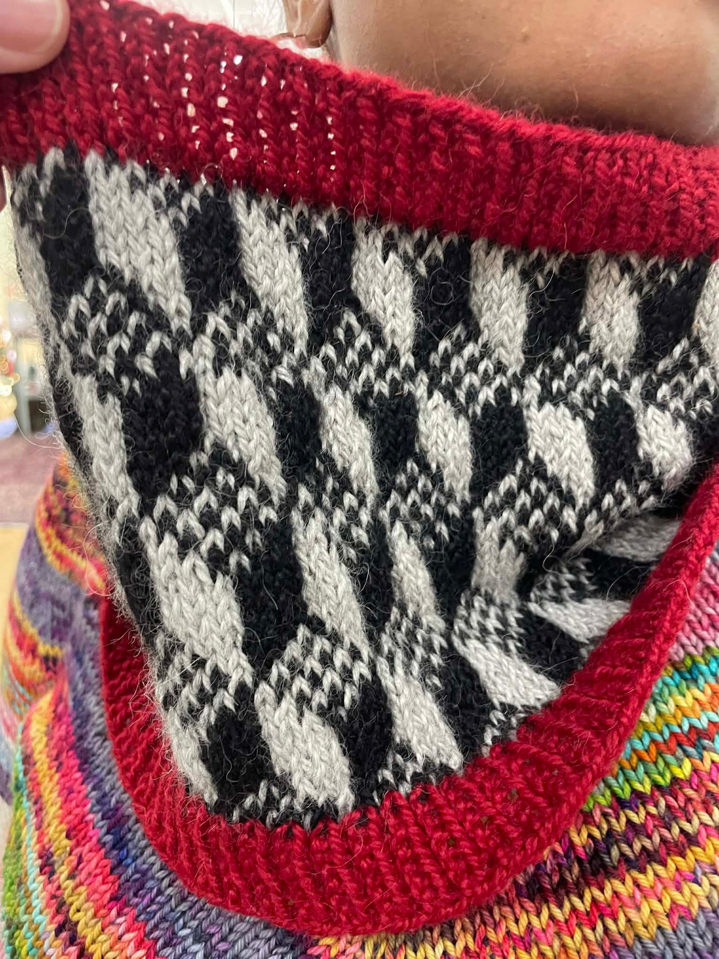 Cube Illusion Cowl (Colorwork)